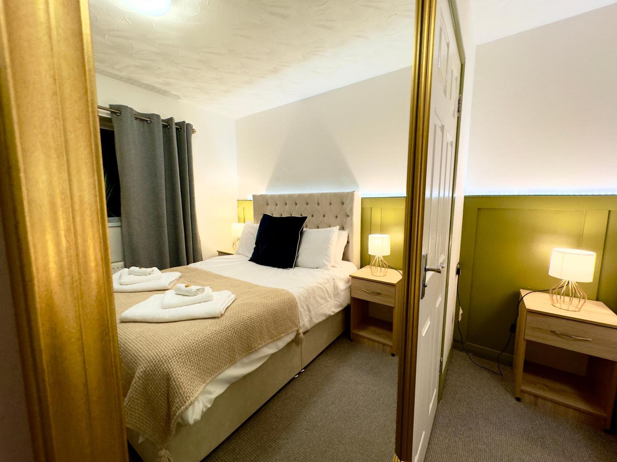 Coastal Park Accommodation Llanelli Exteriör bild