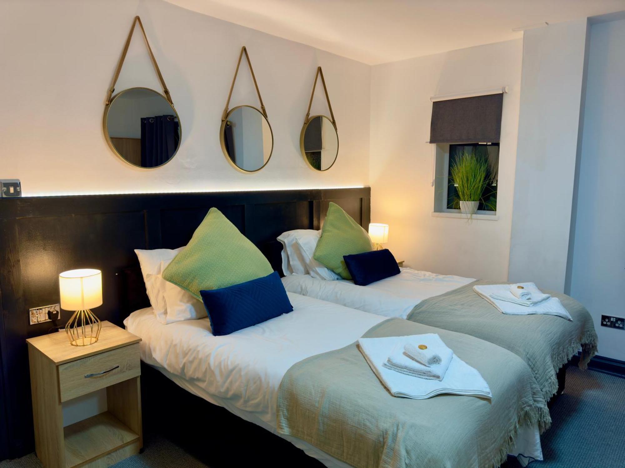 Coastal Park Accommodation Llanelli Exteriör bild