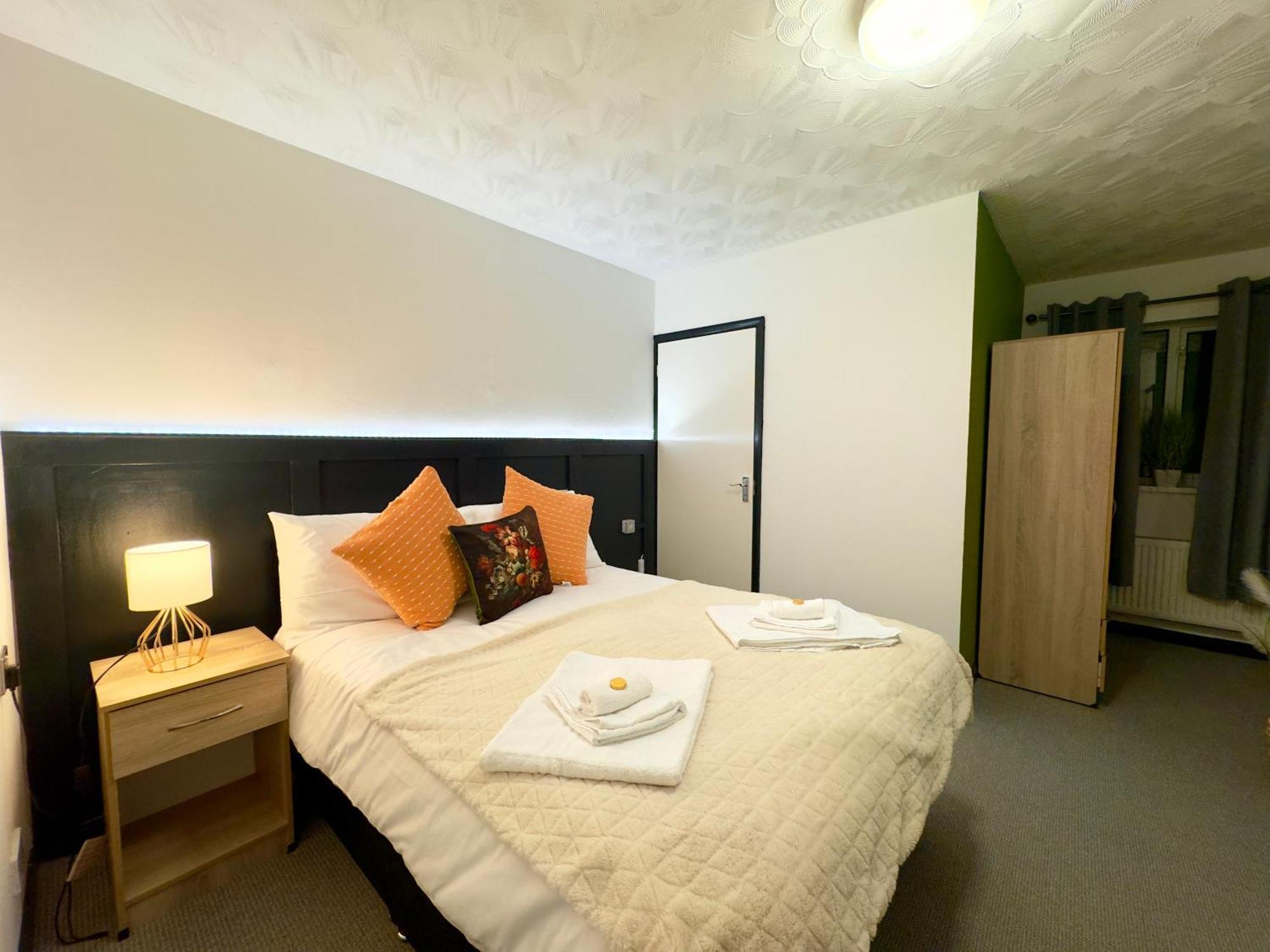 Coastal Park Accommodation Llanelli Exteriör bild