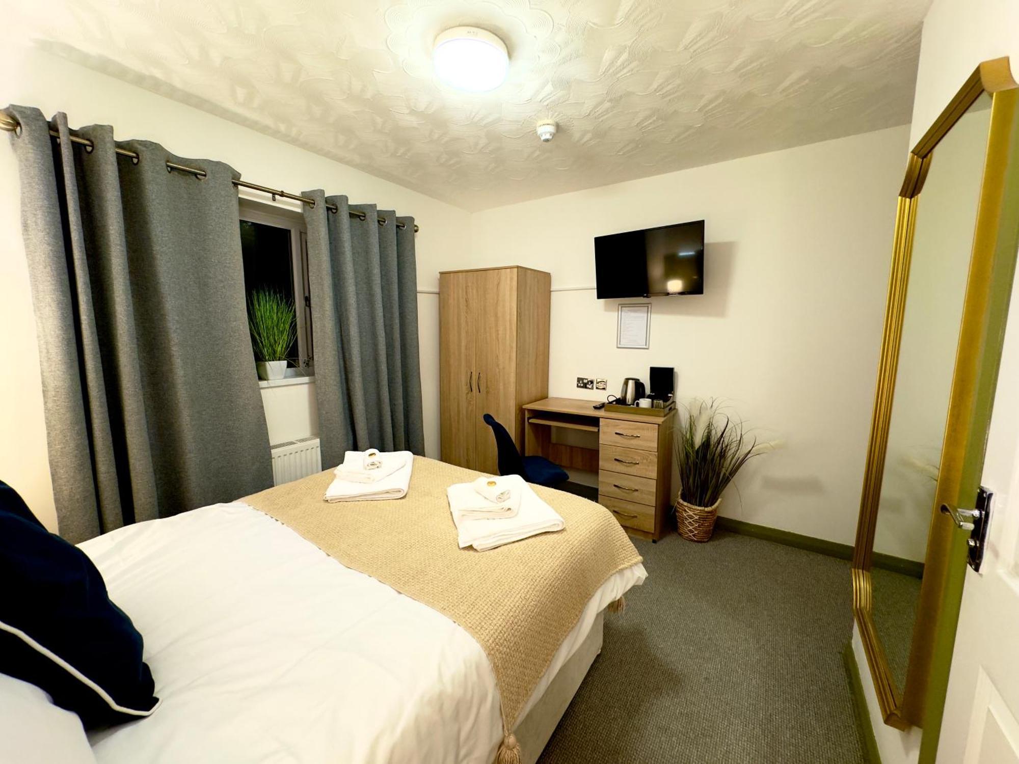 Coastal Park Accommodation Llanelli Exteriör bild