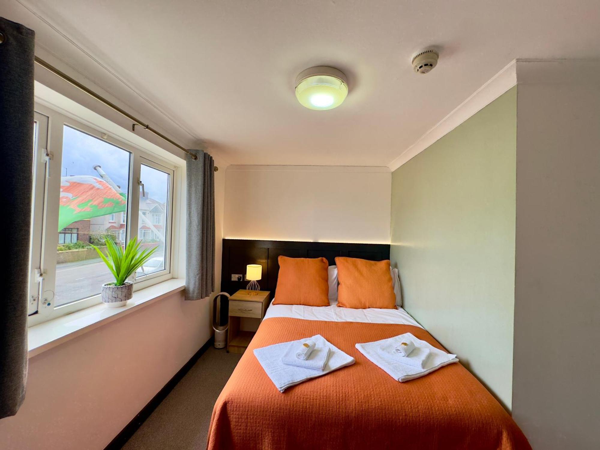 Coastal Park Accommodation Llanelli Exteriör bild