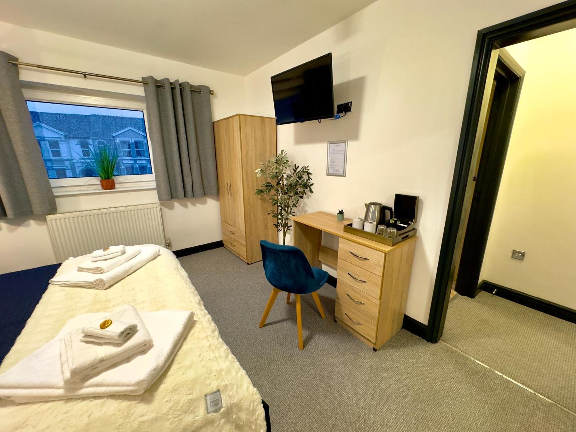 Coastal Park Accommodation Llanelli Exteriör bild