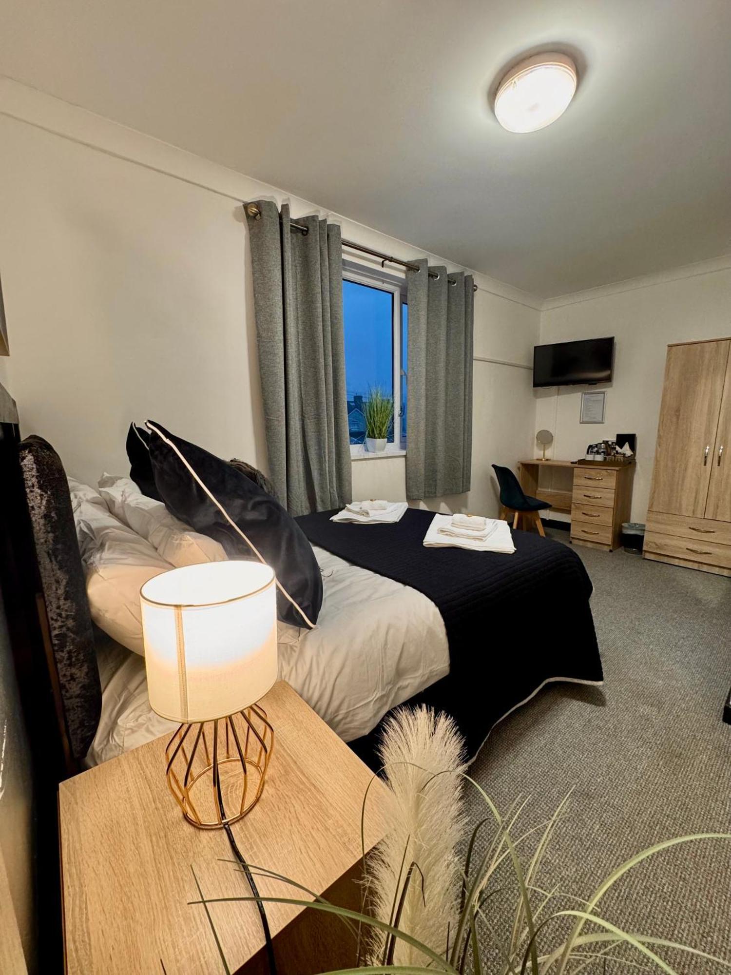 Coastal Park Accommodation Llanelli Exteriör bild