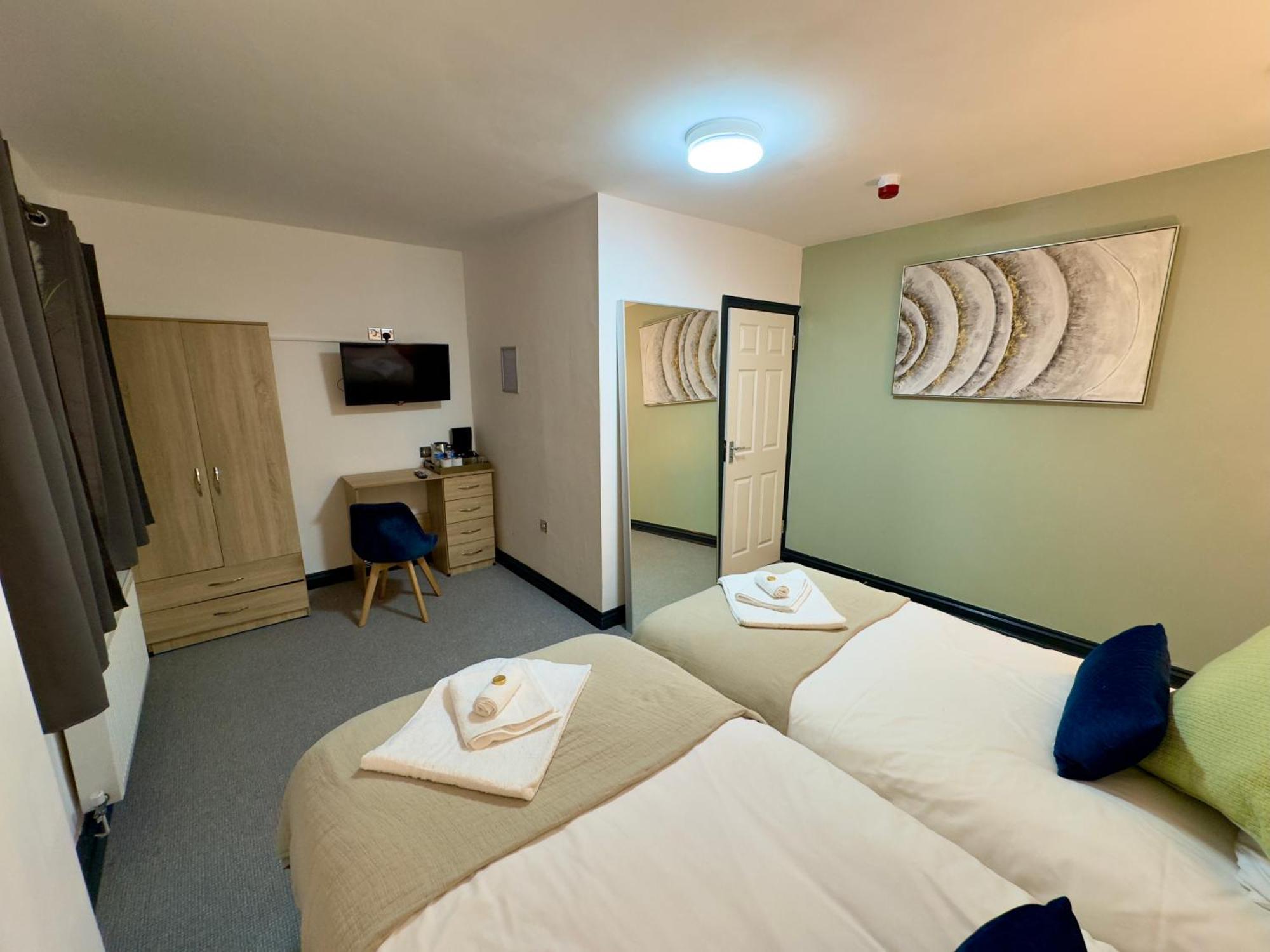 Coastal Park Accommodation Llanelli Exteriör bild