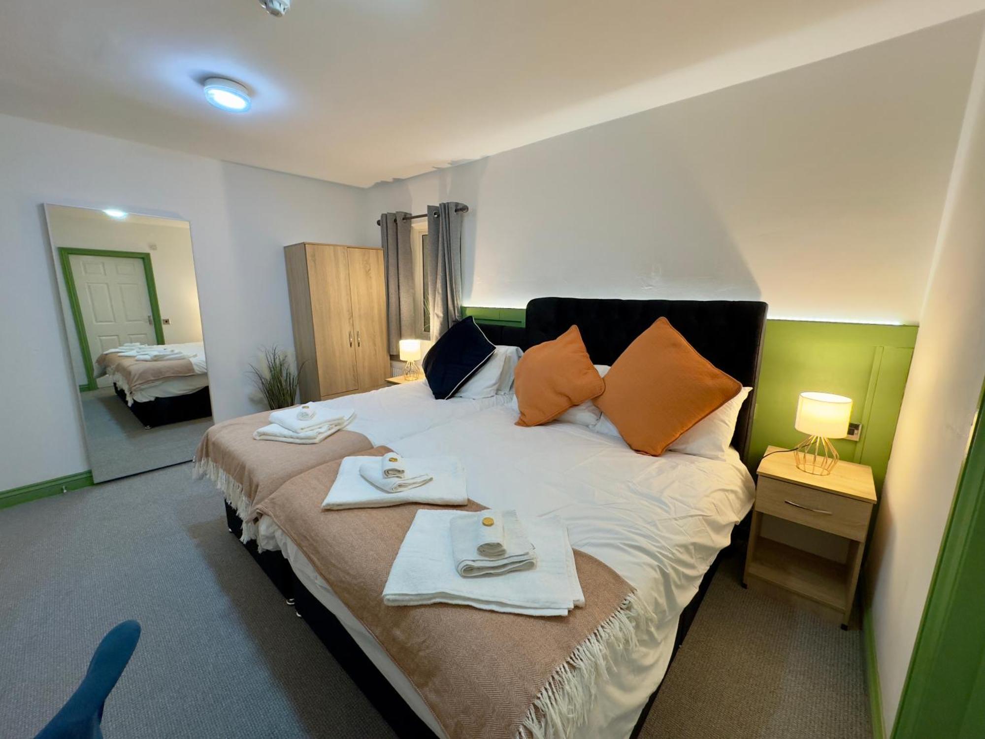 Coastal Park Accommodation Llanelli Exteriör bild