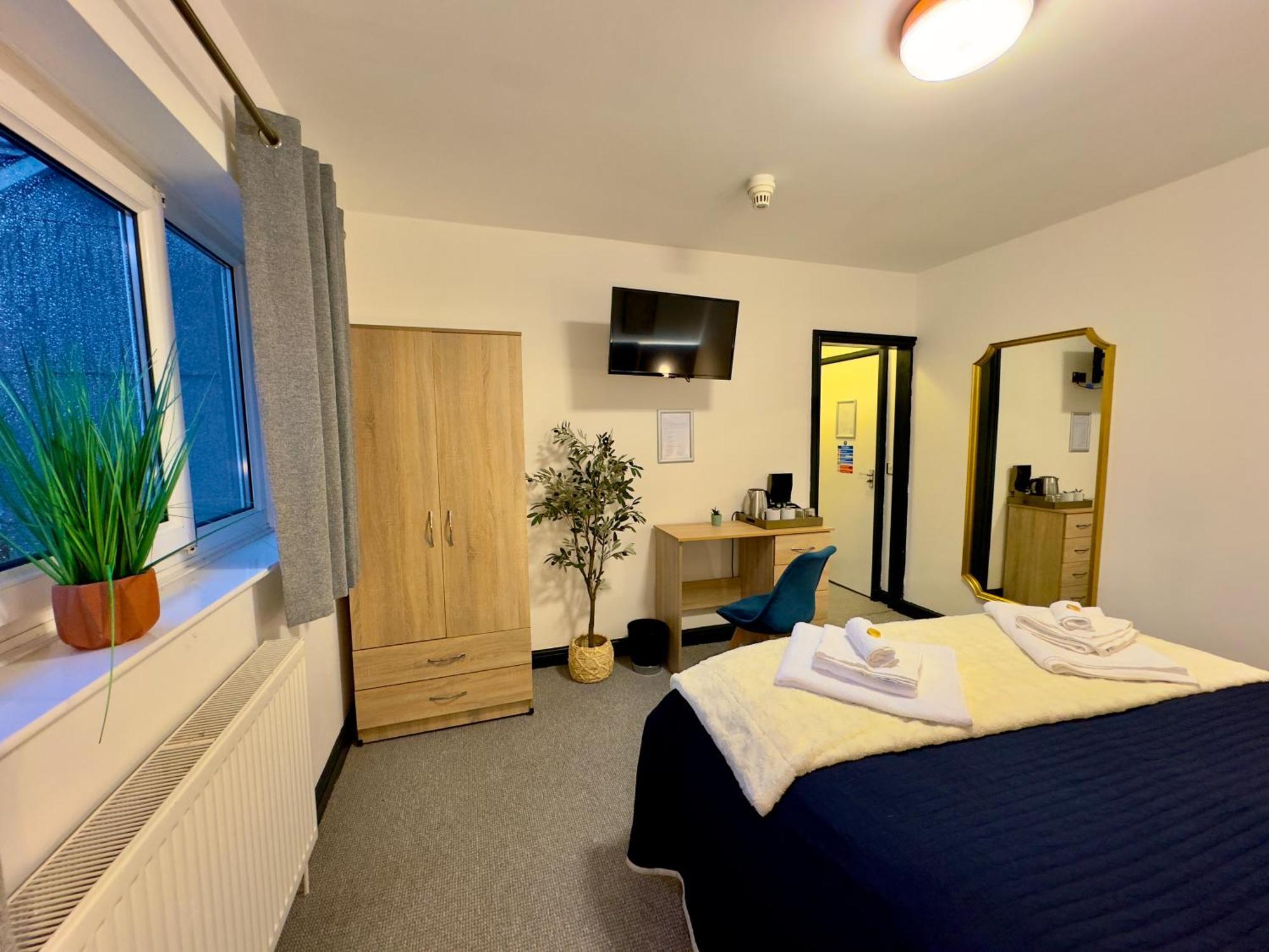Coastal Park Accommodation Llanelli Exteriör bild