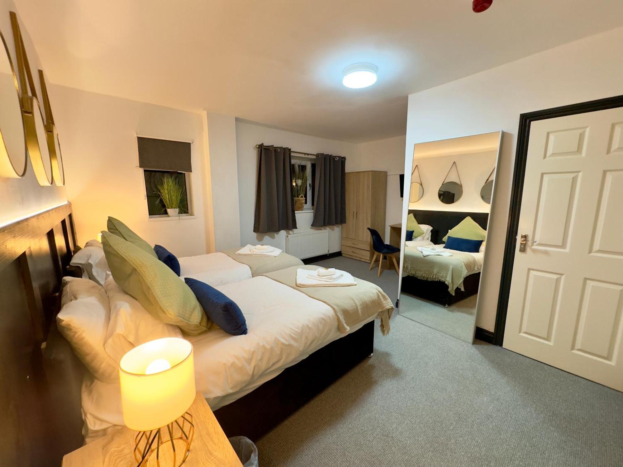Coastal Park Accommodation Llanelli Exteriör bild